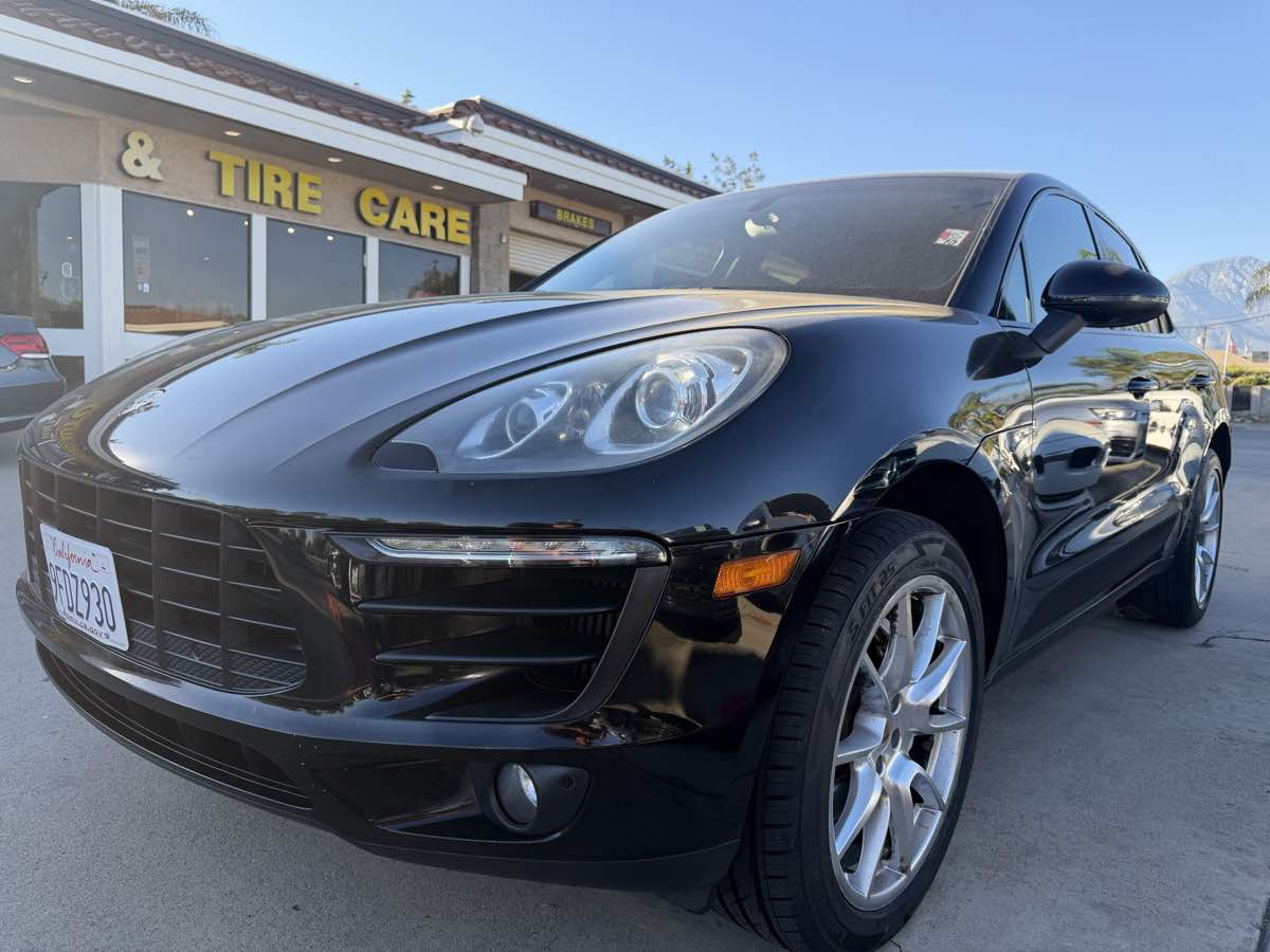 2016 Porsche Macan S's photo