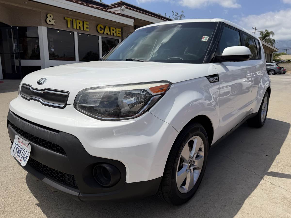 2017 Kia Soul 1.6L Base 6 A/T's photo