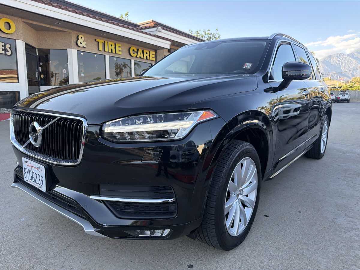 2016 Volvo XC90 T6 Momentum