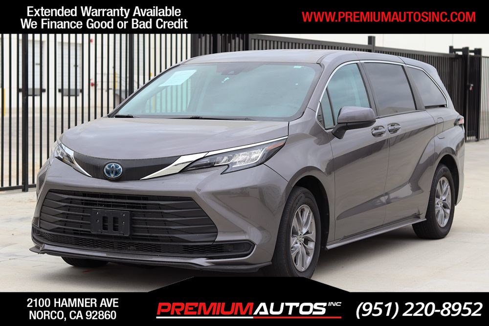 2022 Toyota Sienna LE HYBRID