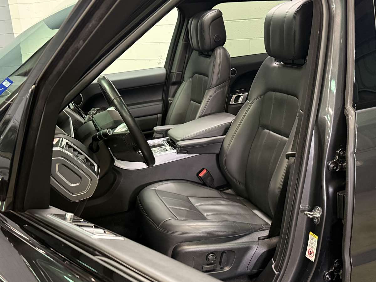 2020 Land Rover Range Rover Sport HSE photo 4