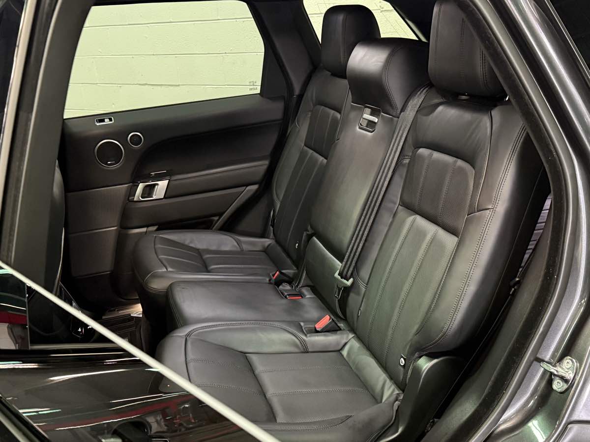 2020 Land Rover Range Rover Sport HSE photo 5