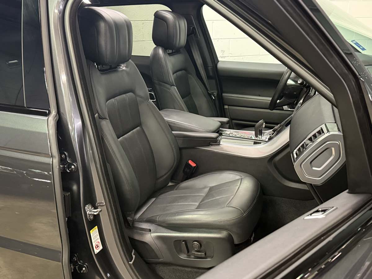 2020 Land Rover Range Rover Sport HSE photo 9