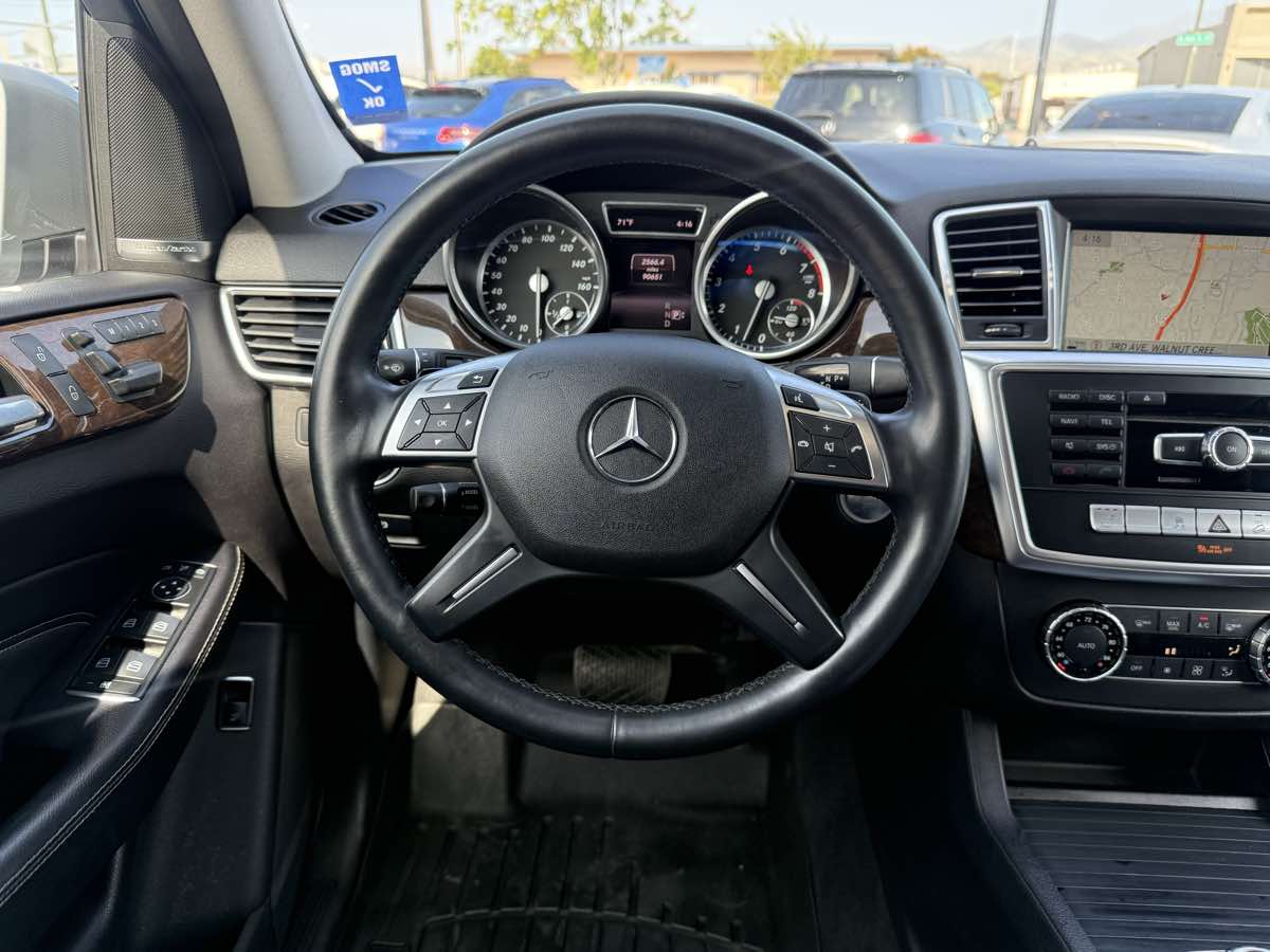 2015 Mercedes Benz ML 4MATIC 350 photo 12