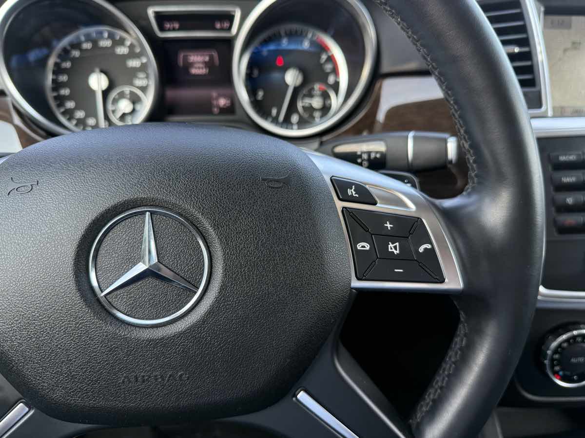 2015 Mercedes Benz ML 4MATIC 350 photo 14