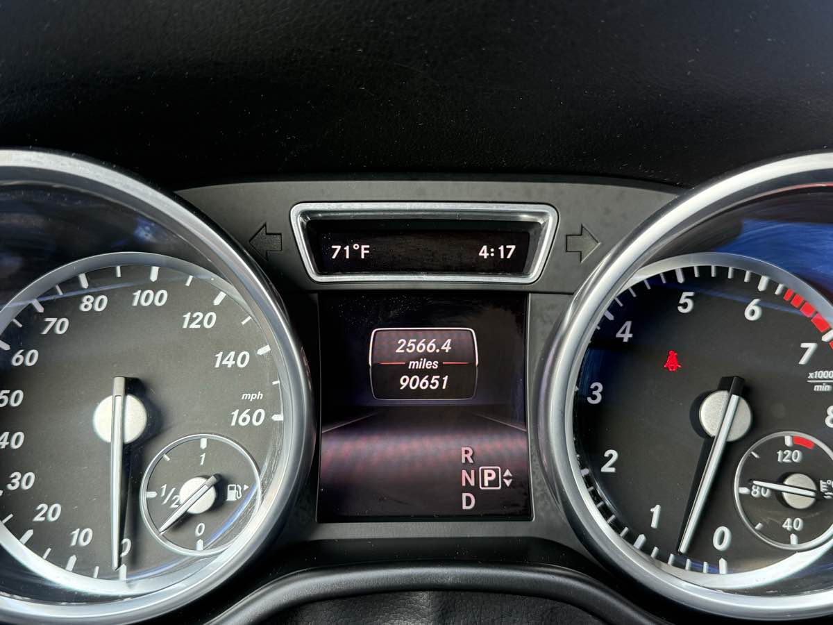 2015 Mercedes Benz ML 4MATIC 350 photo 15