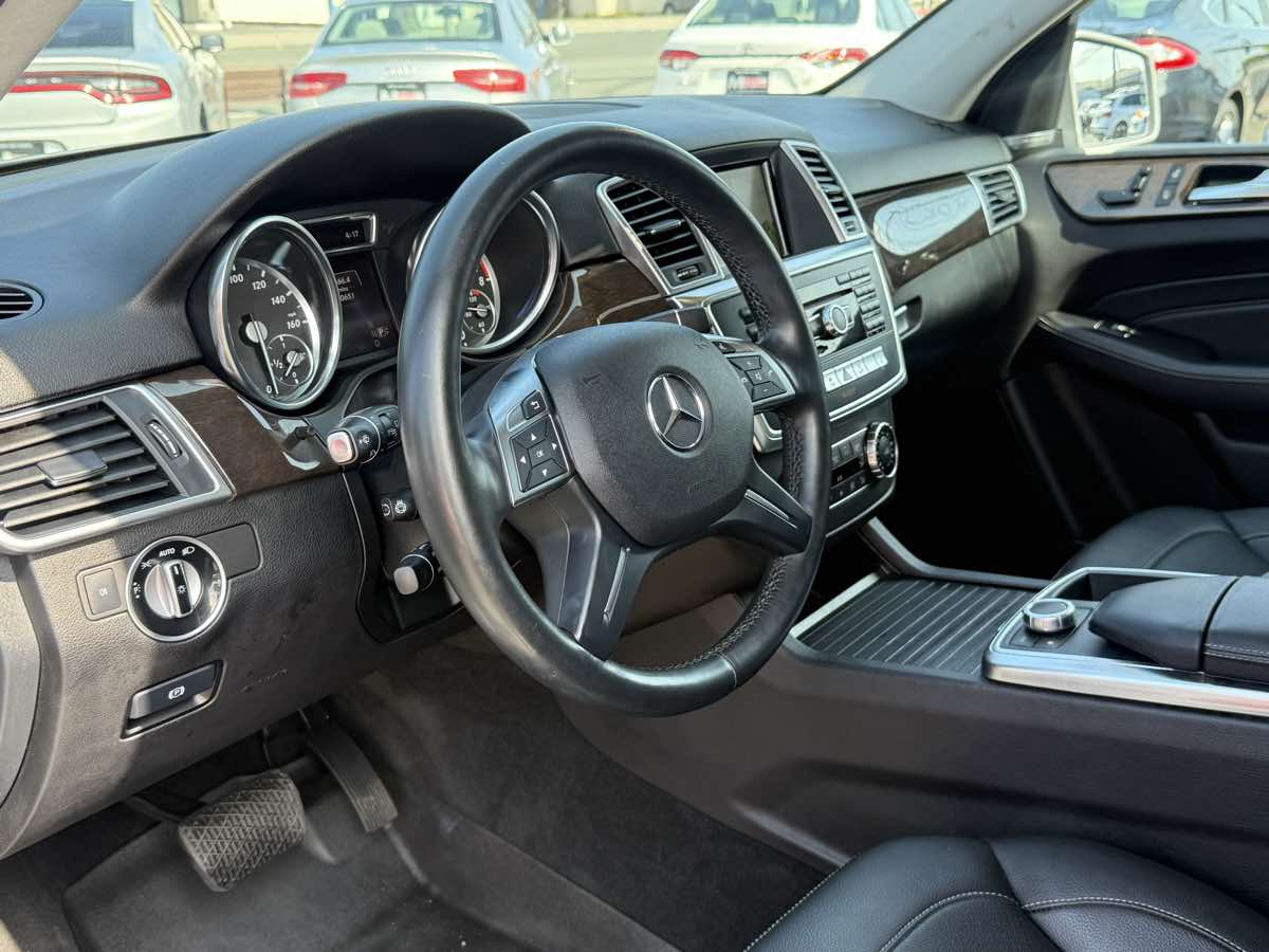 2015 Mercedes Benz ML 4MATIC 350 photo 20