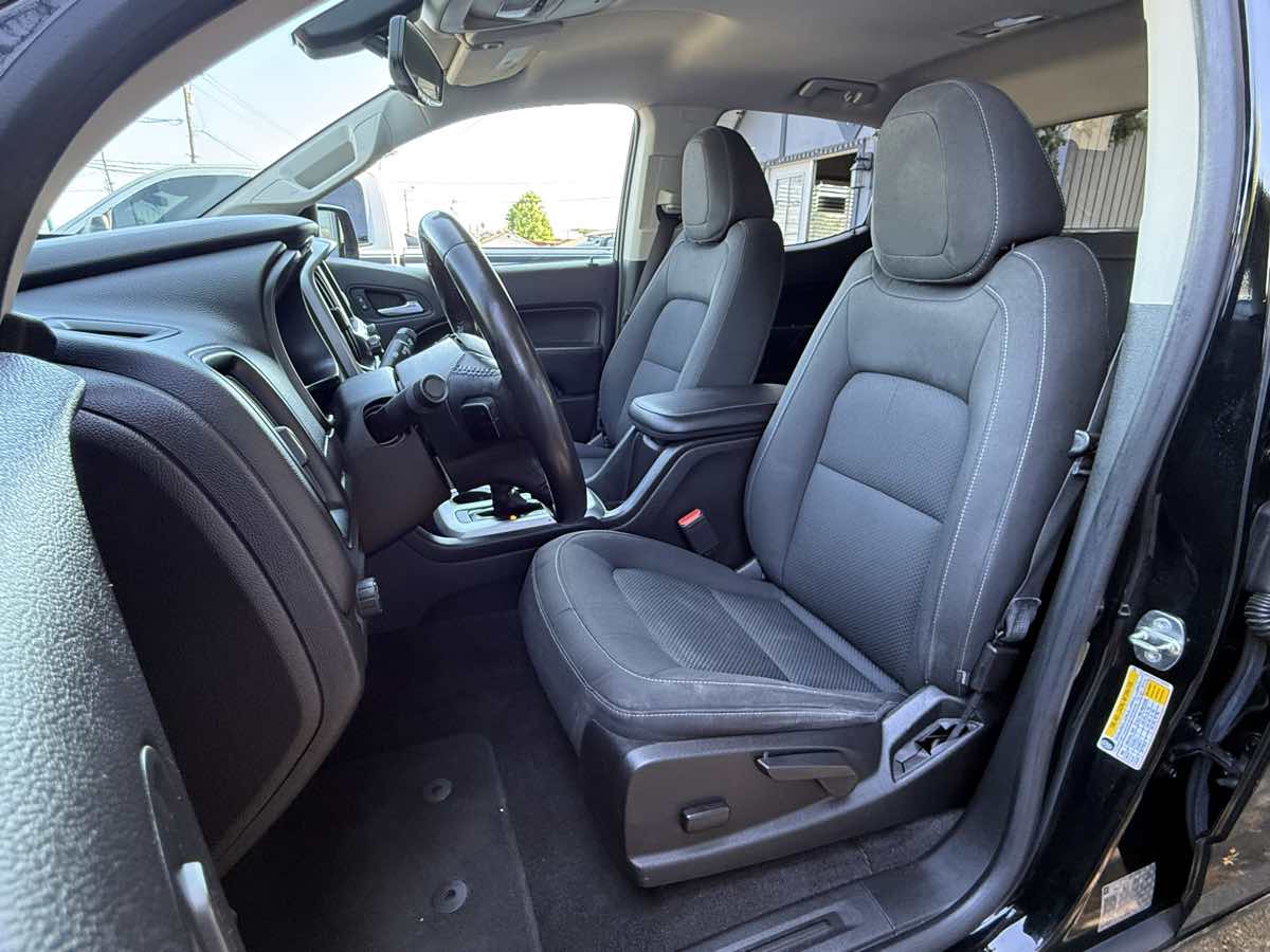 2018 Chevrolet Colorado LT photo 4