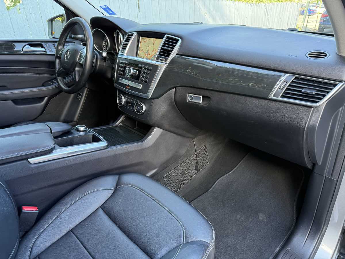 2015 Mercedes Benz ML 4MATIC 350 photo 11