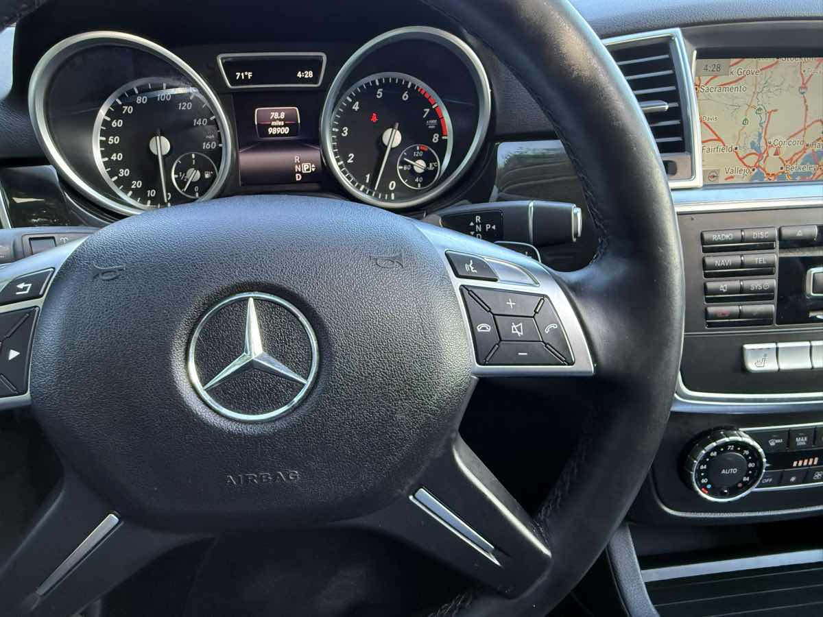 2015 Mercedes Benz ML 4MATIC 350 photo 16
