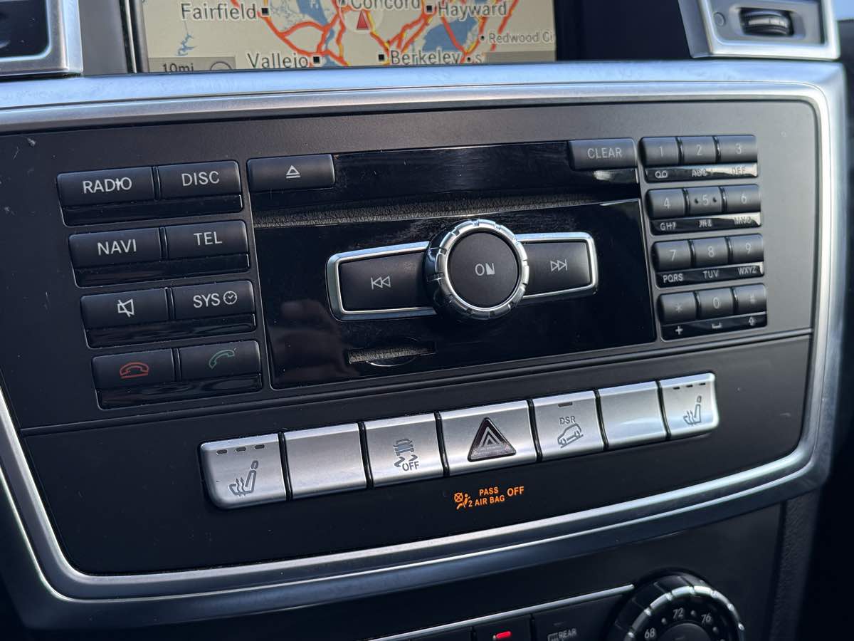 2015 Mercedes Benz ML 4MATIC 350 photo 19
