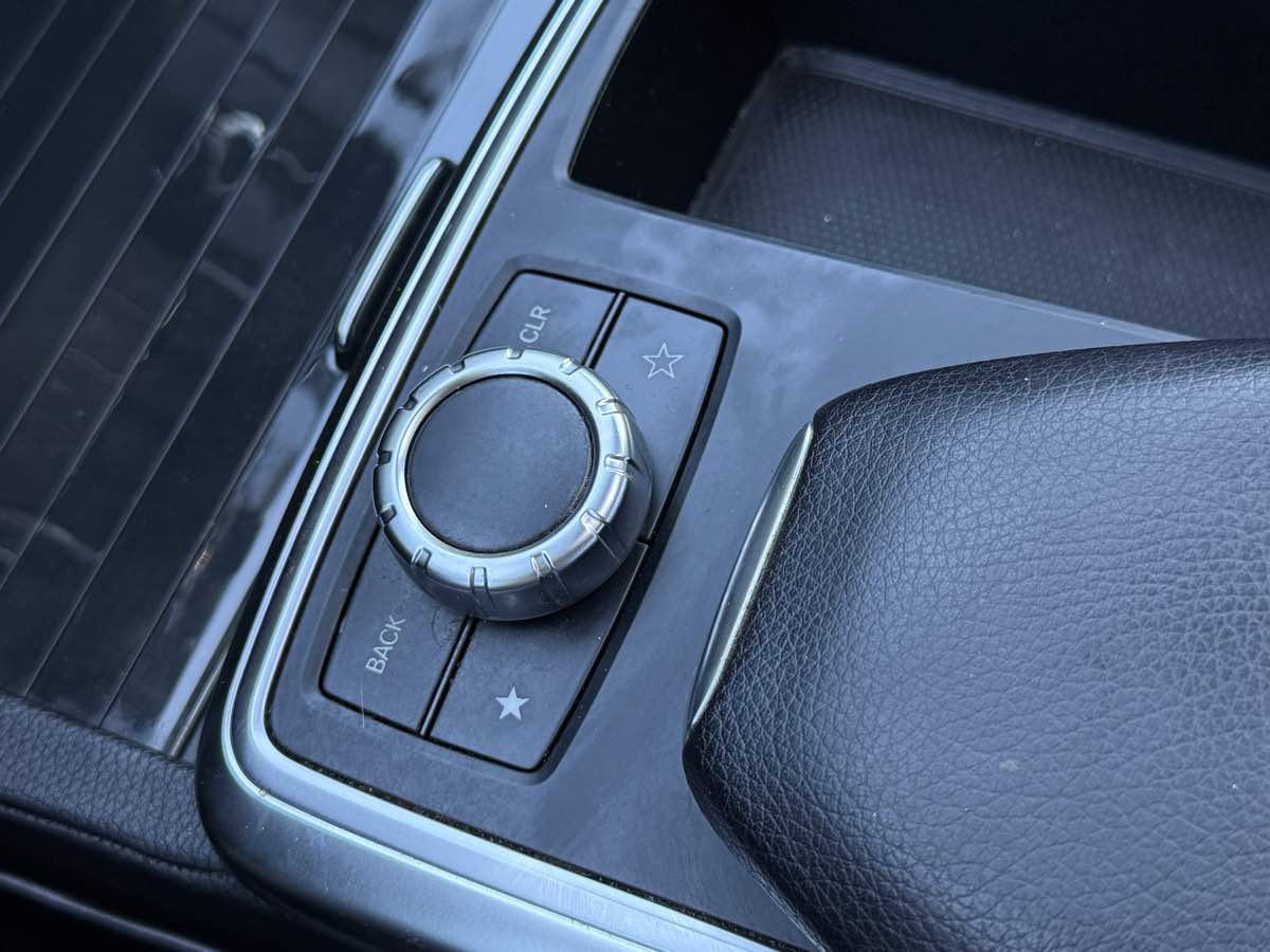 2015 Mercedes Benz ML 4MATIC 350 photo 20
