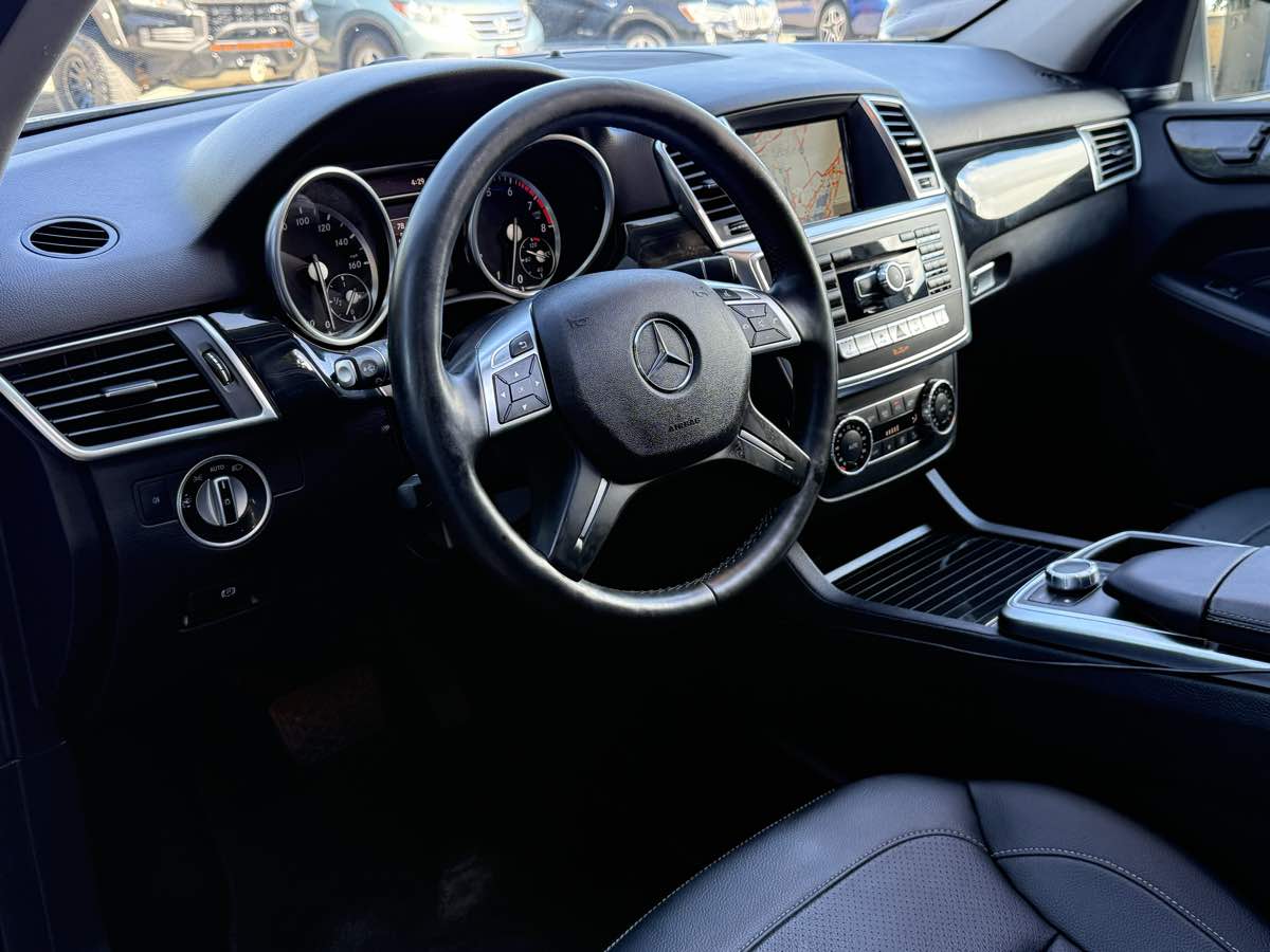 2015 Mercedes Benz ML 4MATIC 350 photo 23