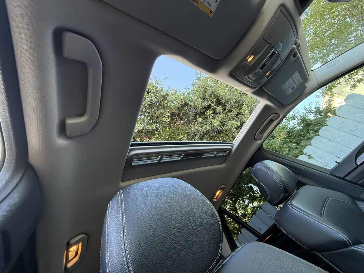 2015 Mercedes Benz ML 4MATIC 350 photo 24