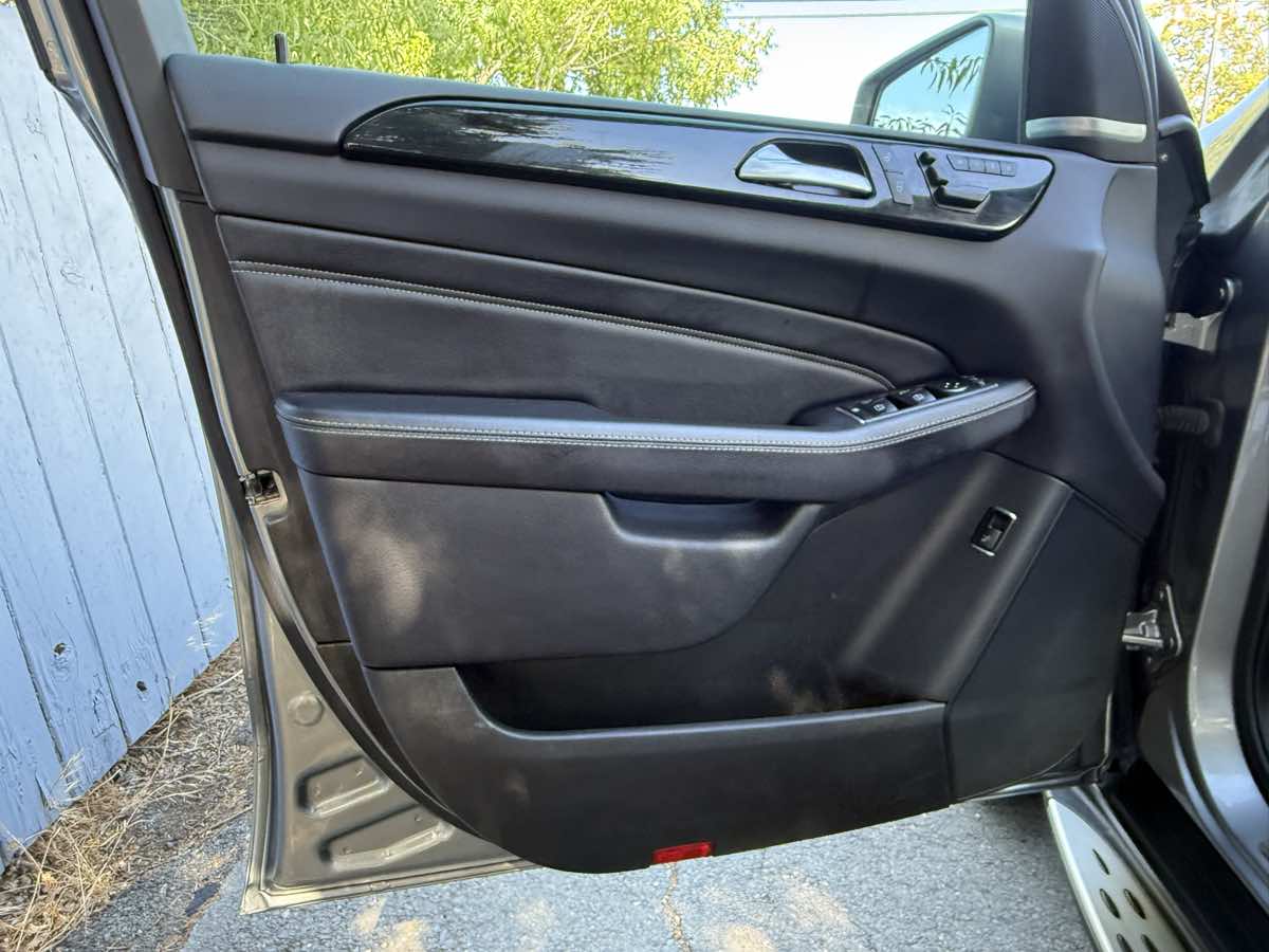 2015 Mercedes Benz ML 4MATIC 350 photo 27