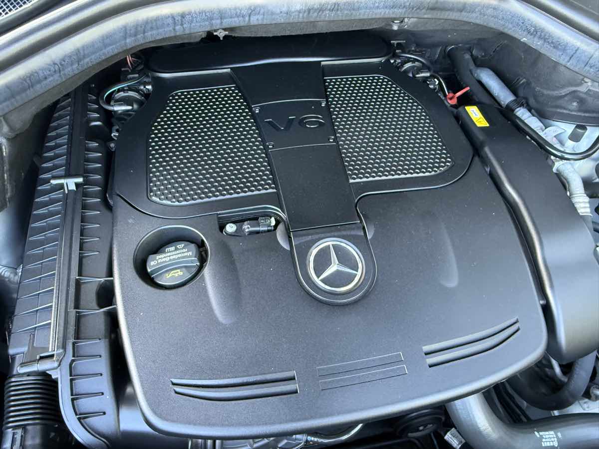2015 Mercedes Benz ML 4MATIC 350 photo 29