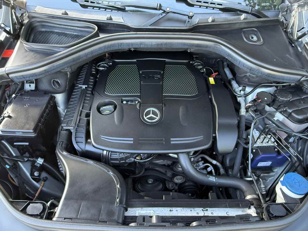 2015 Mercedes Benz ML 4MATIC 350 photo 30