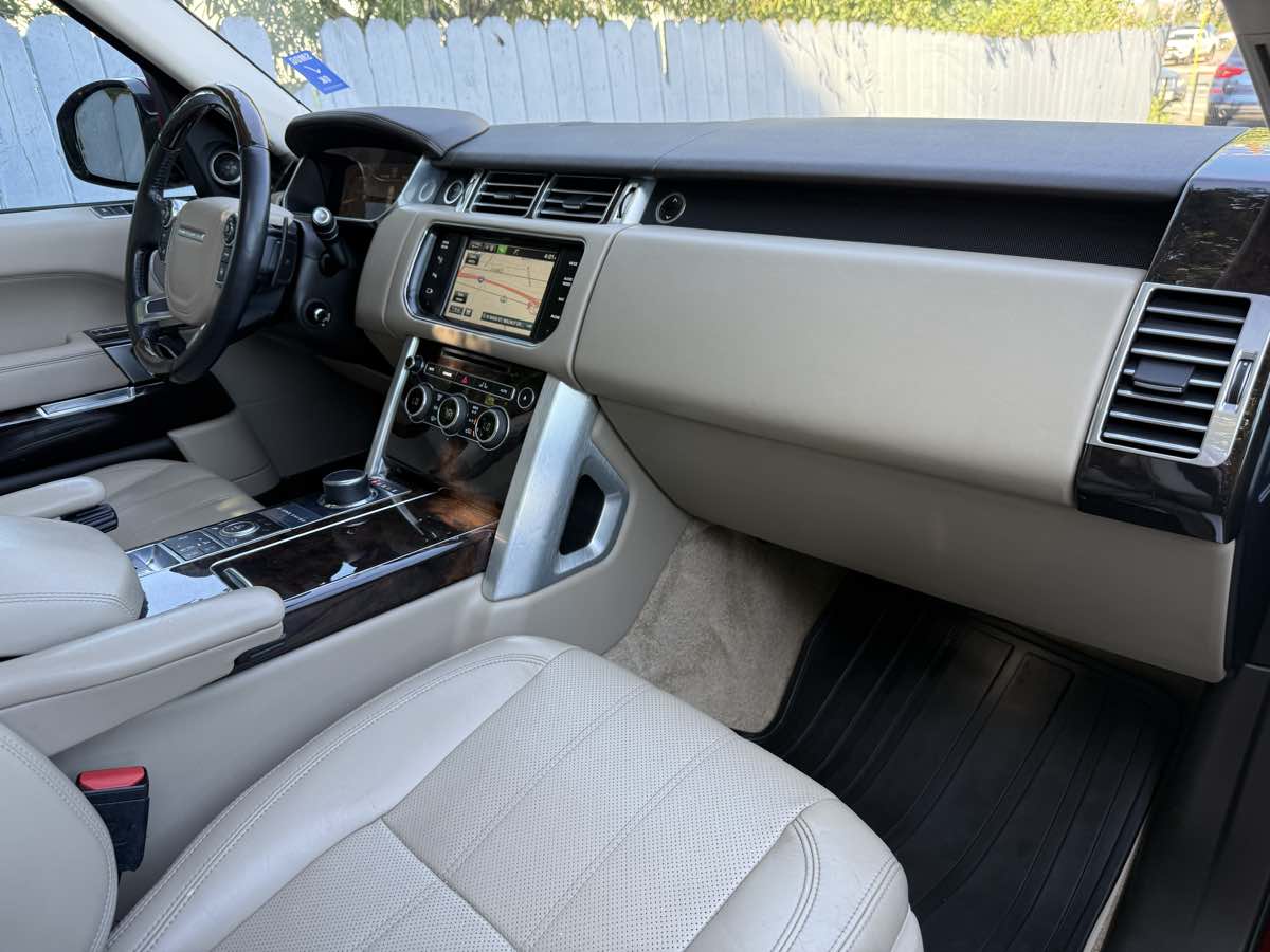 2015 Land Rover Range Rover SuperCharged photo 11