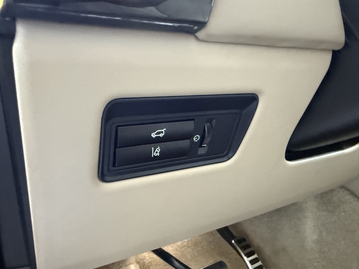 2015 Land Rover Range Rover SuperCharged photo 14