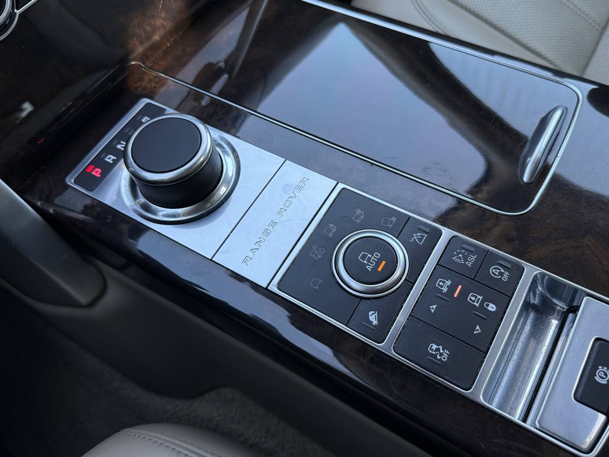 2015 Land Rover Range Rover SuperCharged photo 17