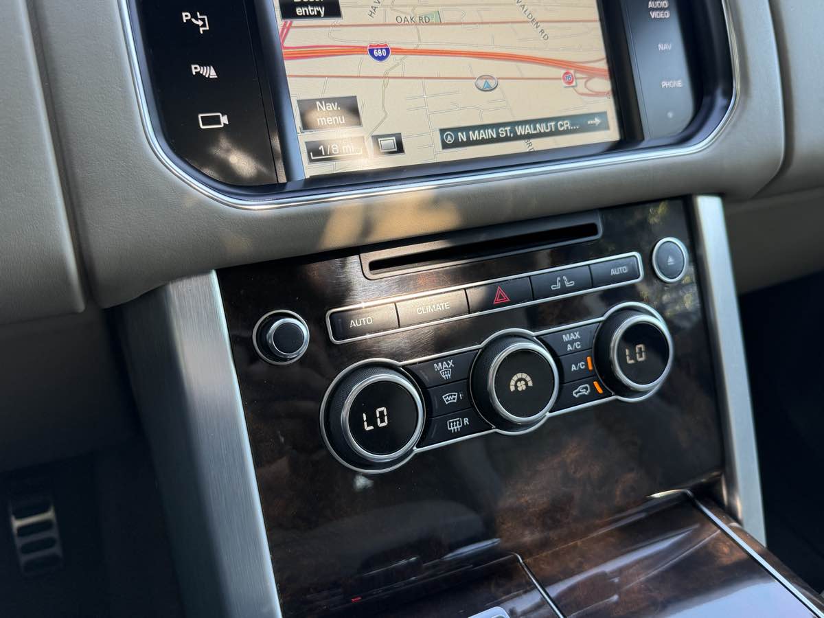 2015 Land Rover Range Rover SuperCharged photo 19