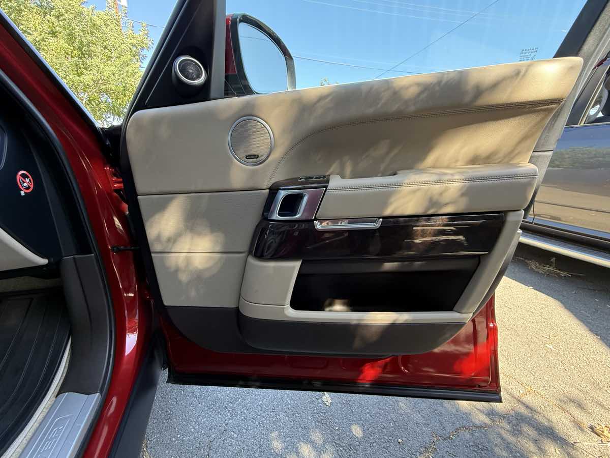 2015 Land Rover Range Rover SuperCharged photo 28