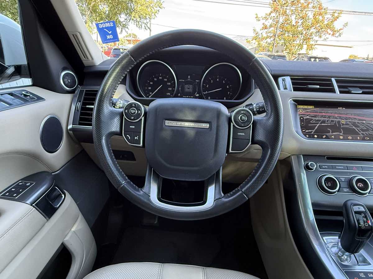 2017 Land Rover Range Rover Sport SE photo 11