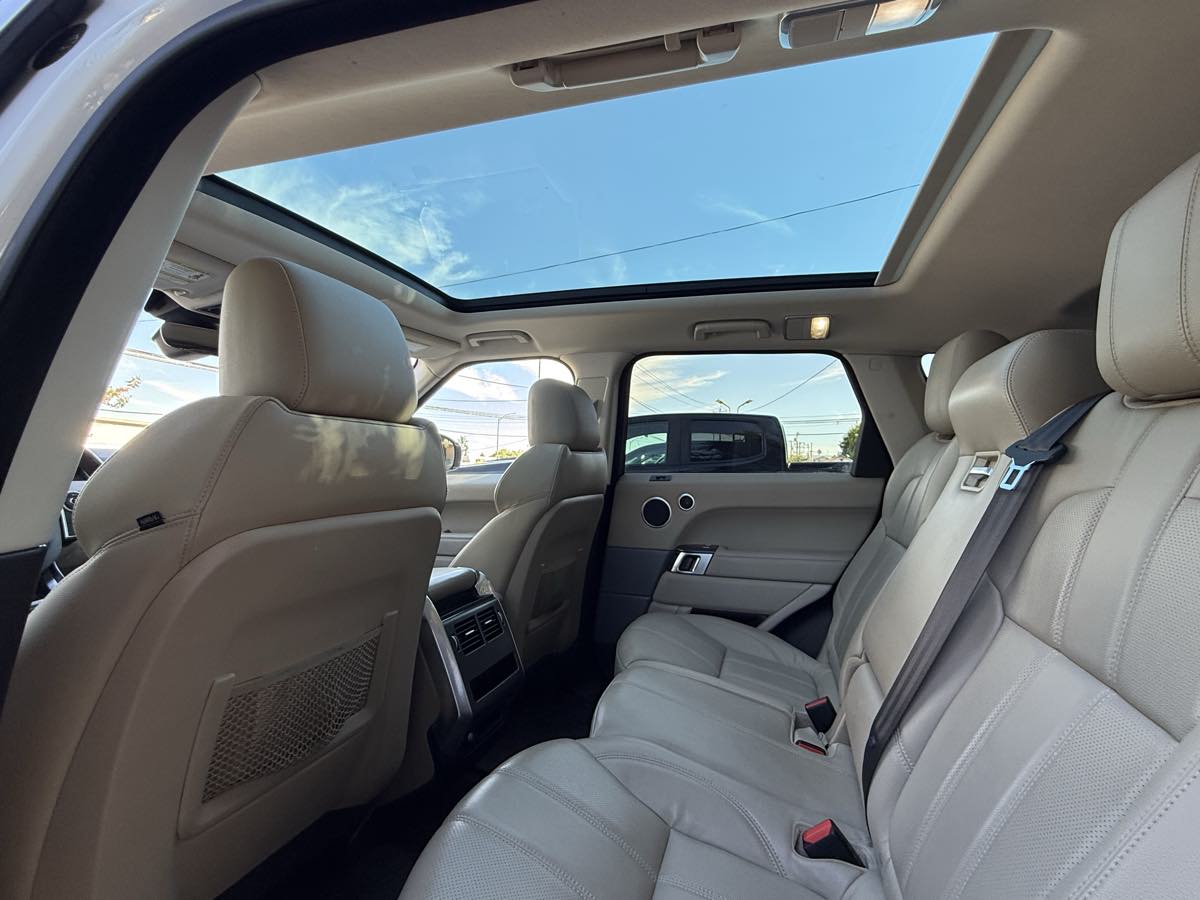 2017 Land Rover Range Rover Sport SE photo 22