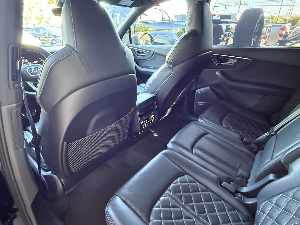 2020 Audi SQ7 Prestige photo 2