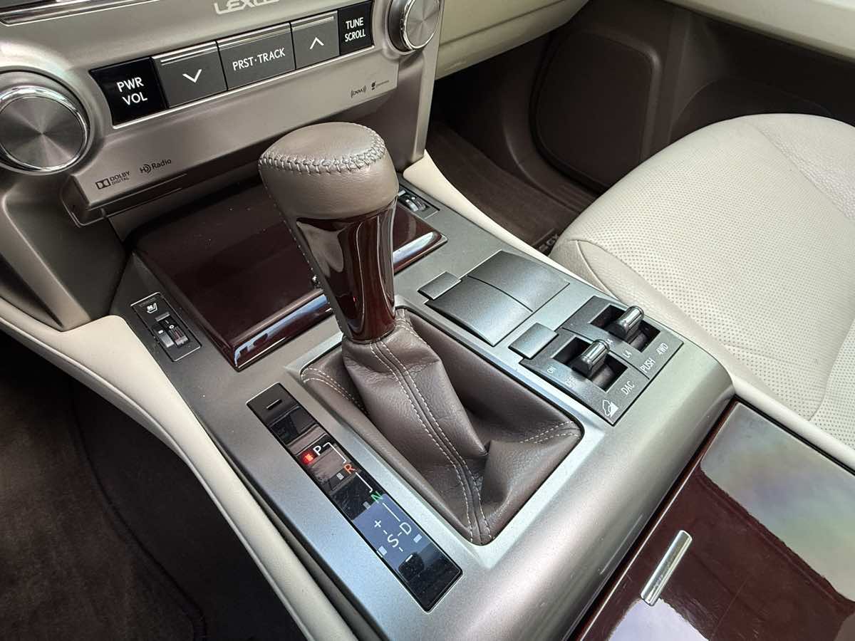2017 Lexus GX 460 photo 24