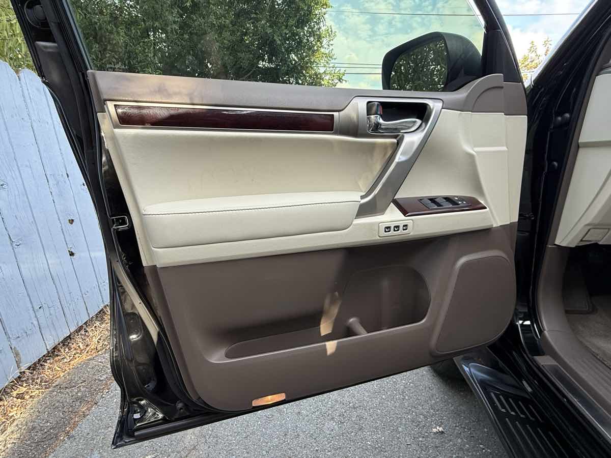 2017 Lexus GX 460 photo 30