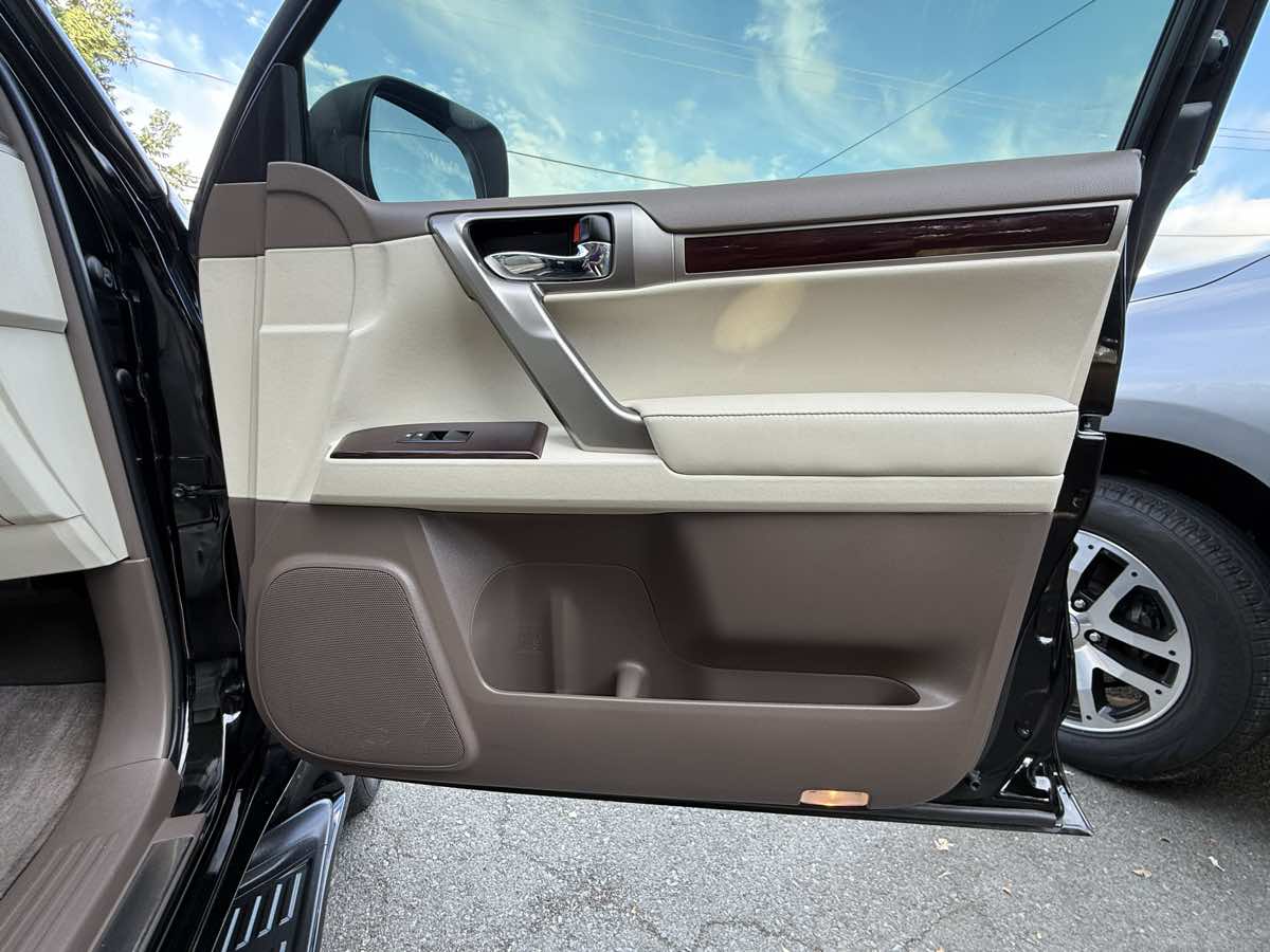 2017 Lexus GX 460 photo 31