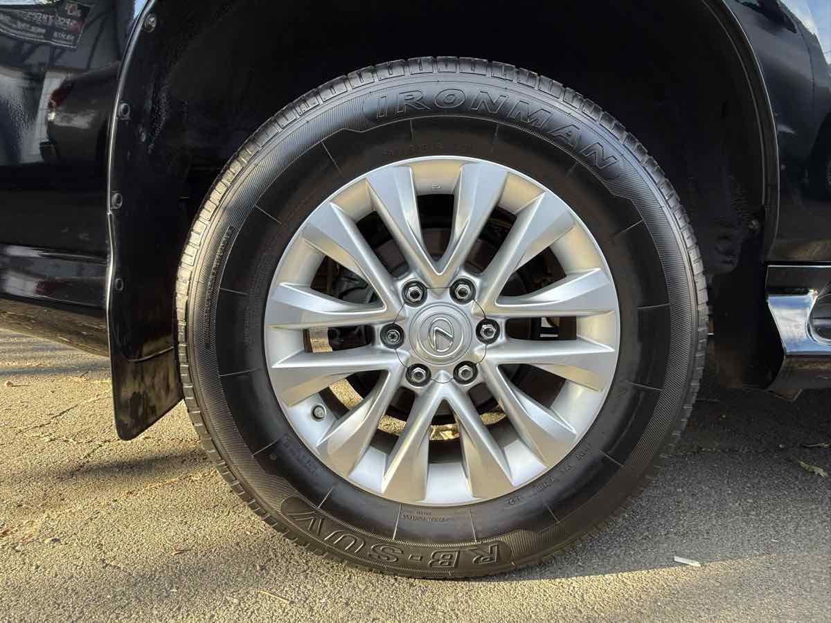 2017 Lexus GX 460 photo 34