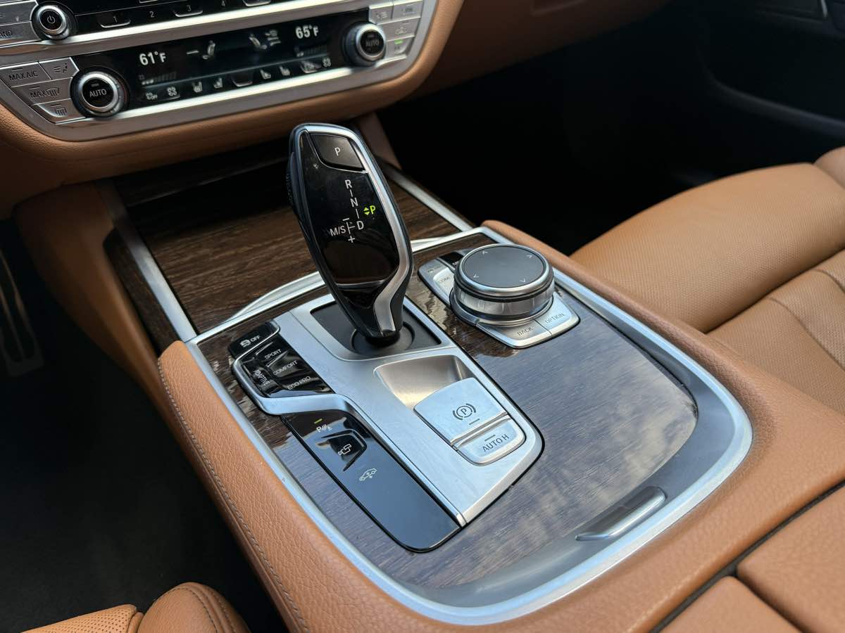 2020 Bmw 740i Sedan photo 15