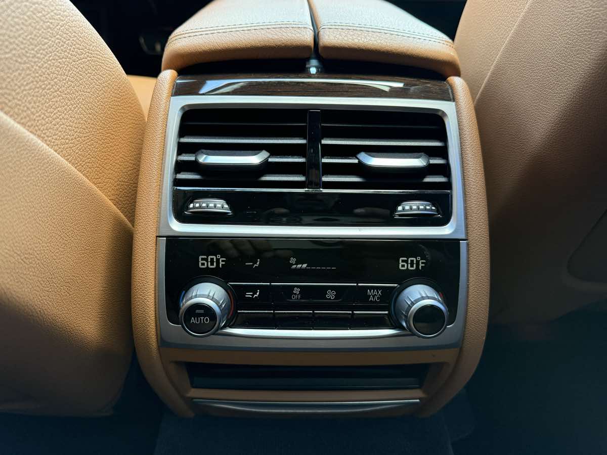 2020 Bmw 740i Sedan photo 16