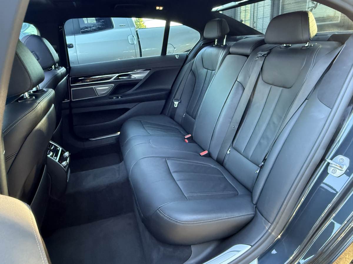 2019 Bmw 740i Sedan photo 2
