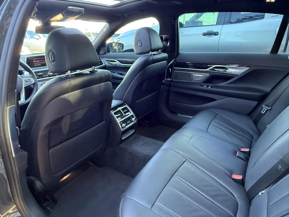 2019 Bmw 740i Sedan photo 3