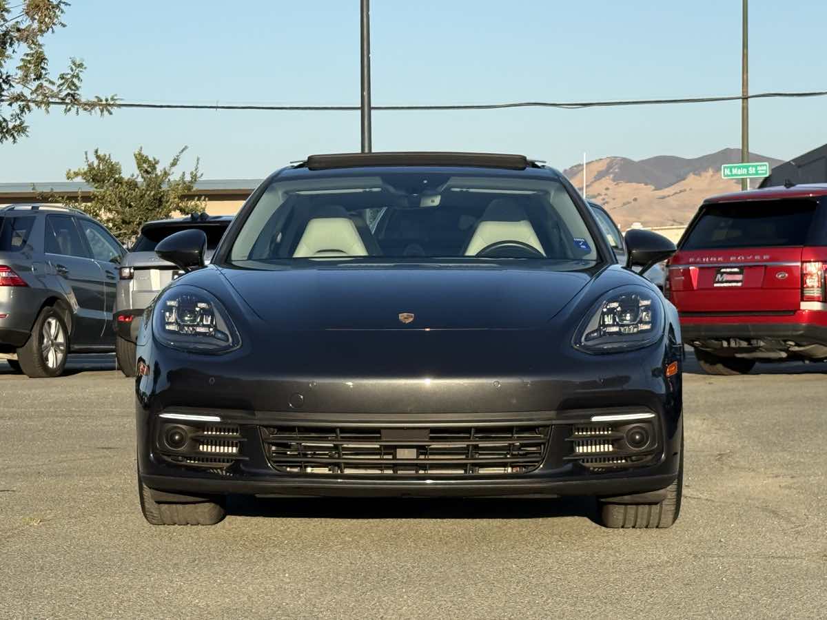 2017 Porsche Panamera 4S photo 2