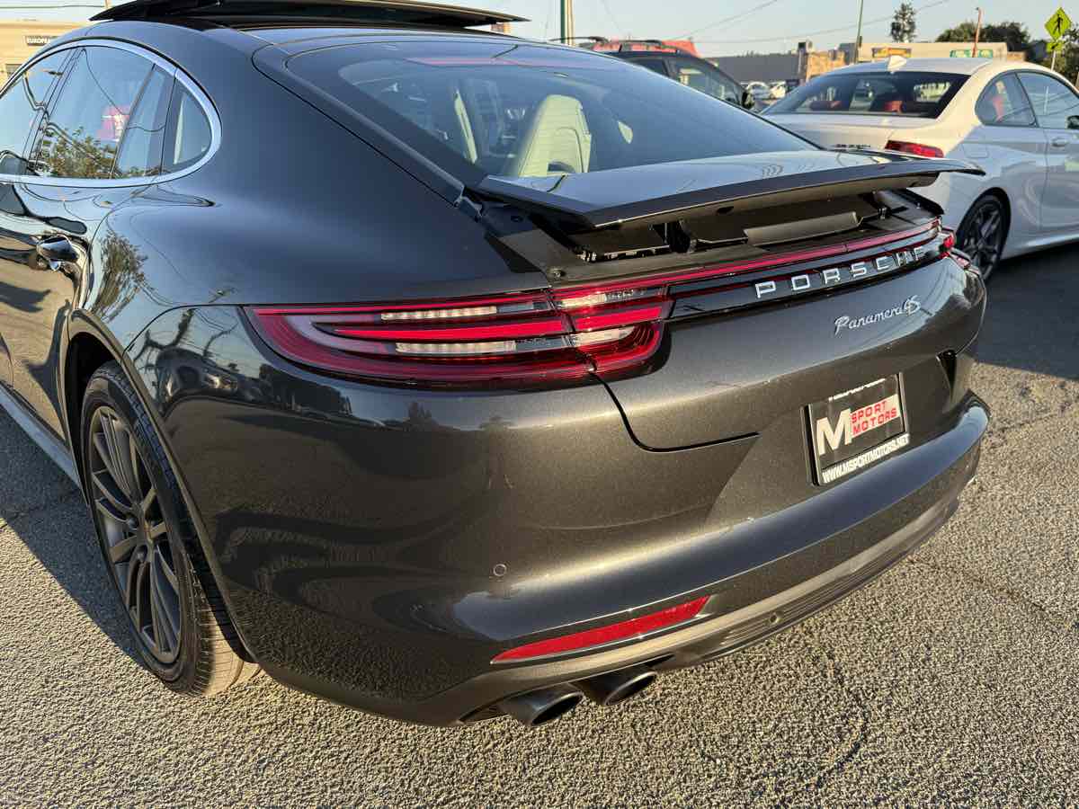 2017 Porsche Panamera 4S photo 11