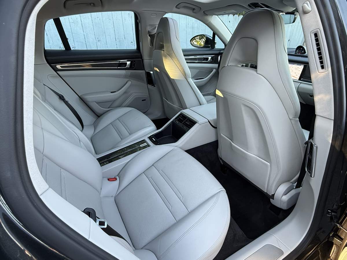 2017 Porsche Panamera 4S photo 13