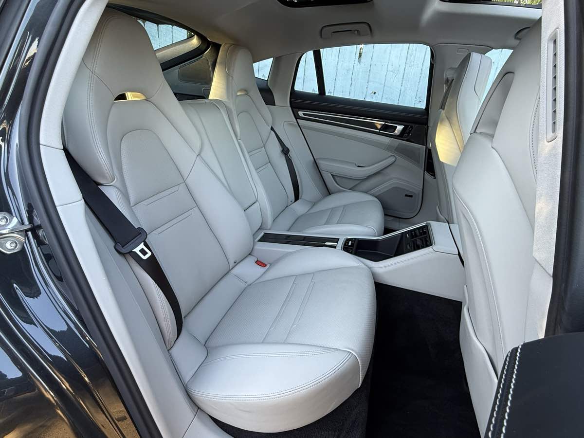 2017 Porsche Panamera 4S photo 14