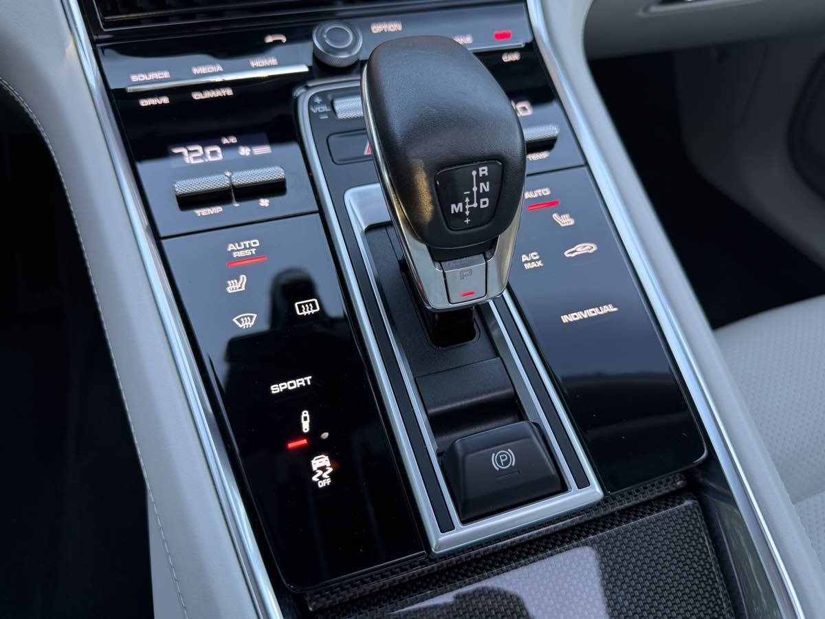 2017 Porsche Panamera 4S photo 23