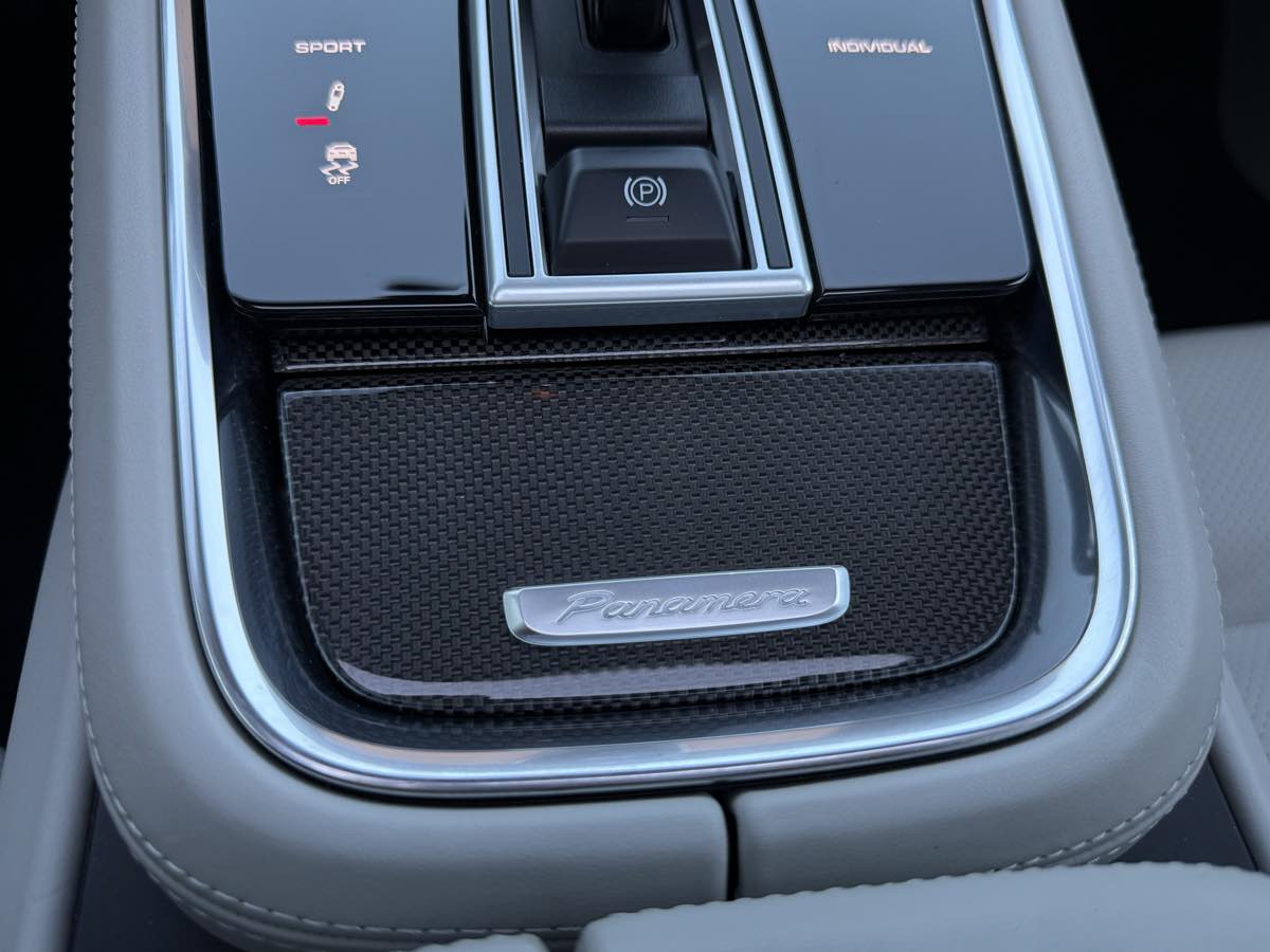 2017 Porsche Panamera 4S photo 25