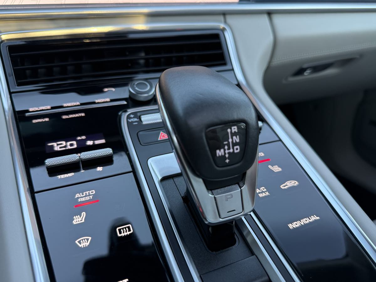 2017 Porsche Panamera 4S photo 26