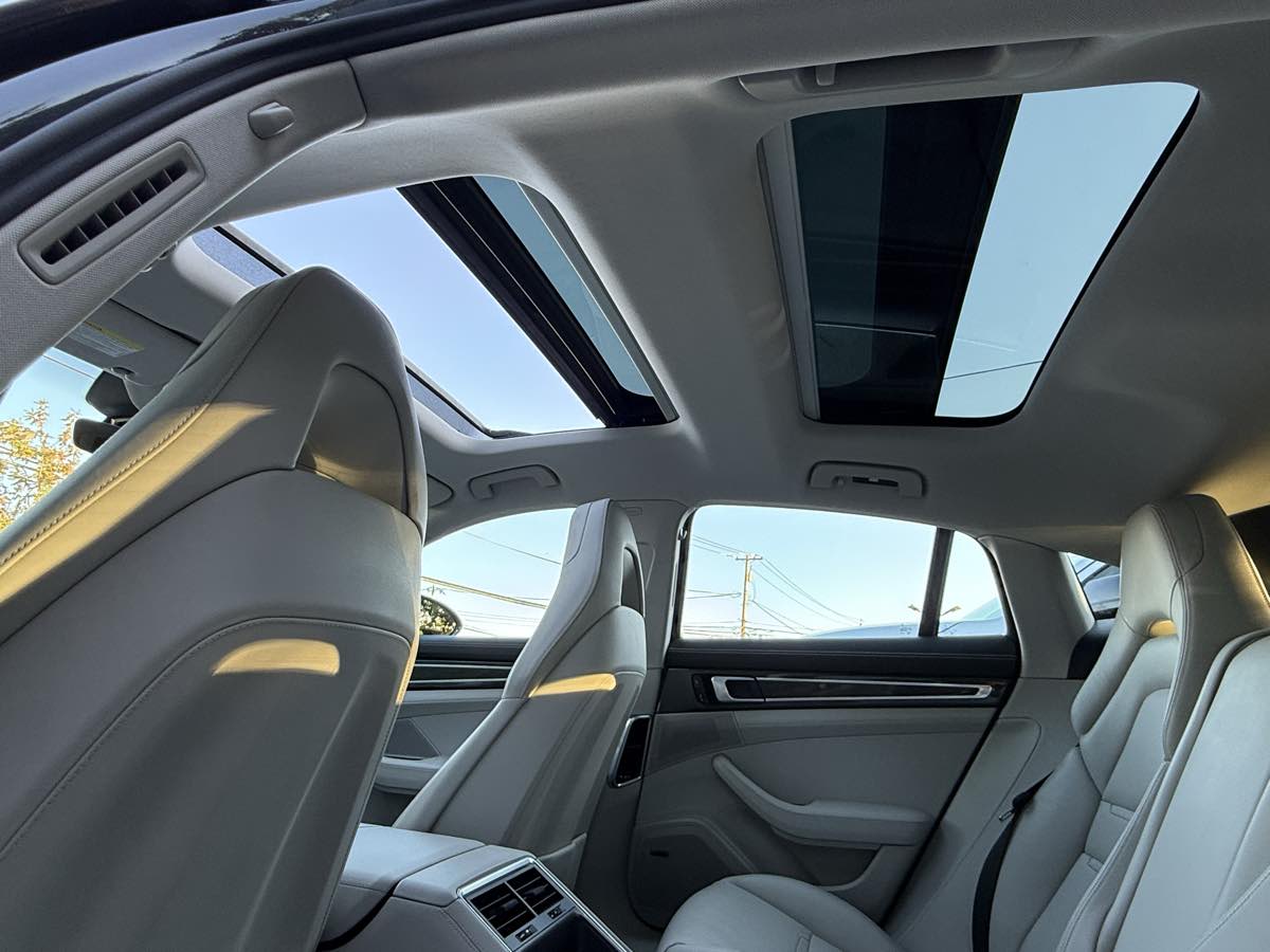 2017 Porsche Panamera 4S photo 30