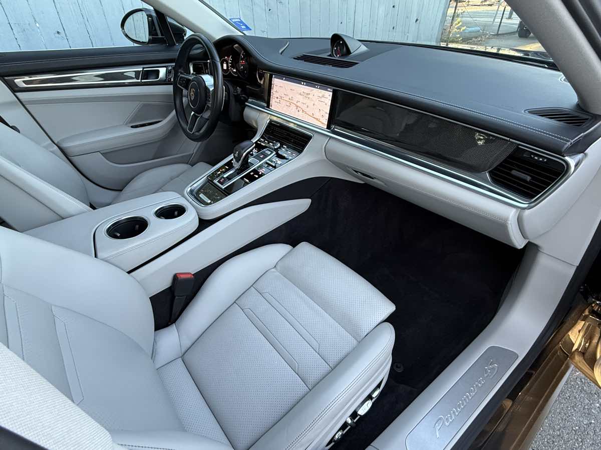 2017 Porsche Panamera 4S photo 32
