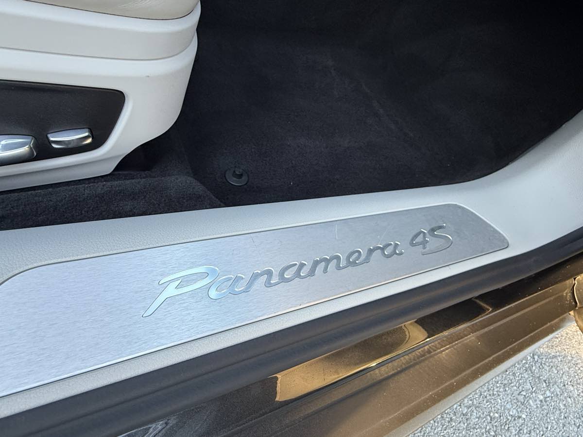 2017 Porsche Panamera 4S photo 33
