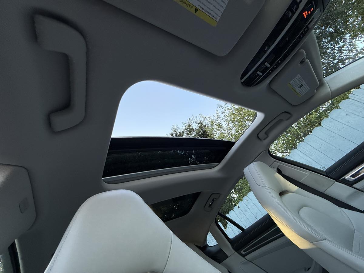 2017 Porsche Panamera 4S photo 34