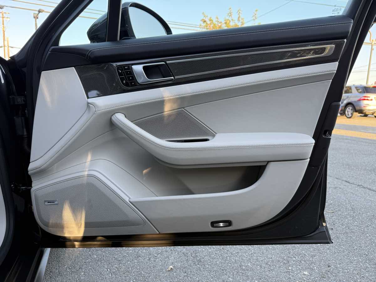 2017 Porsche Panamera 4S photo 38