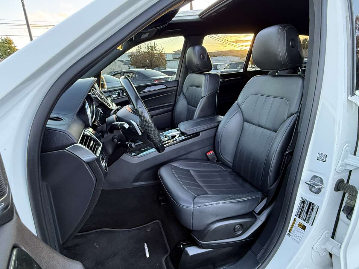 2019 Mercedes Benz GLS 450 4MATIC photo 4